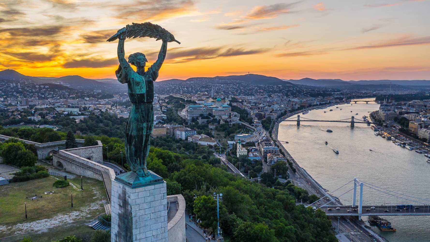 liberty-statue-budapest